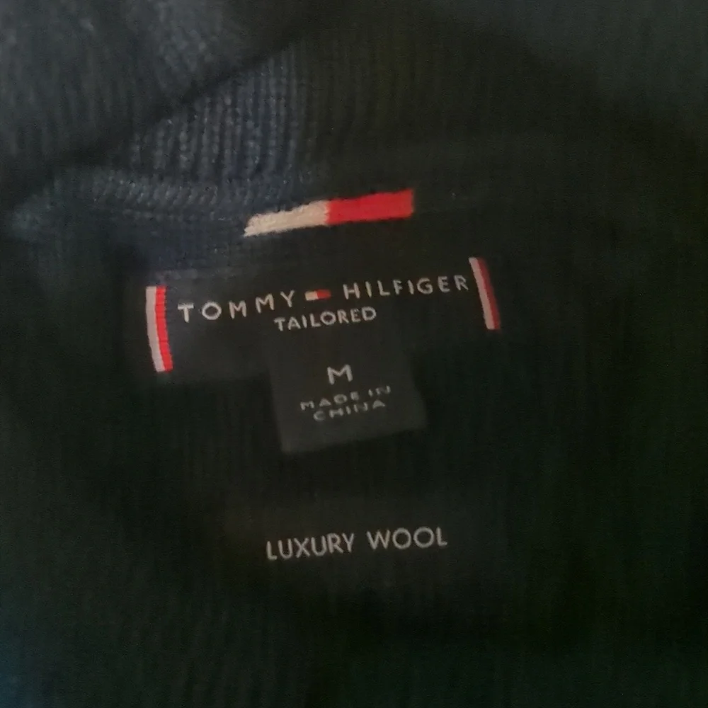 Tommy Hilfiger mens dark blue wool turtleneck sweater size medium - Picture 2 of 2